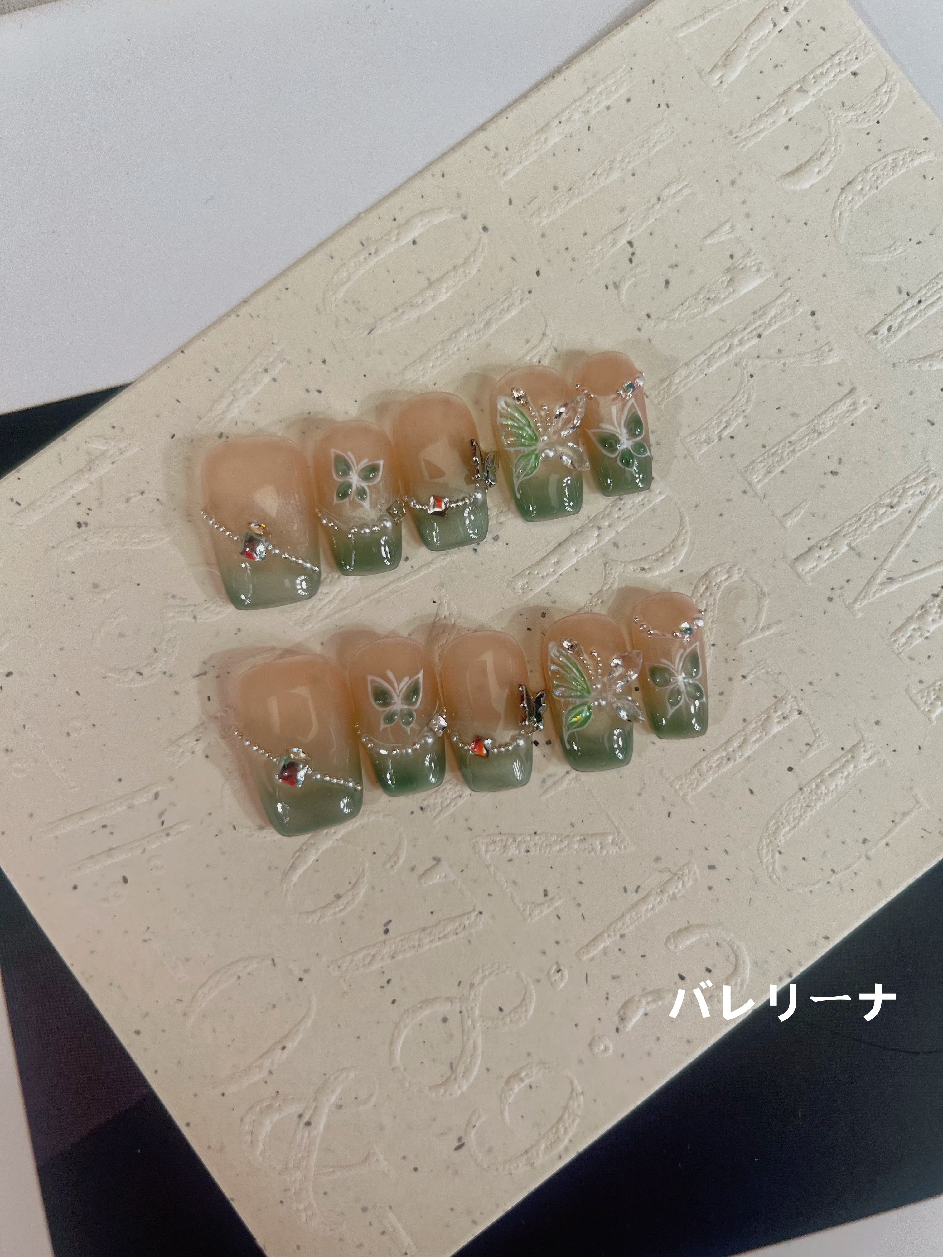 14 手作りネイルチップ