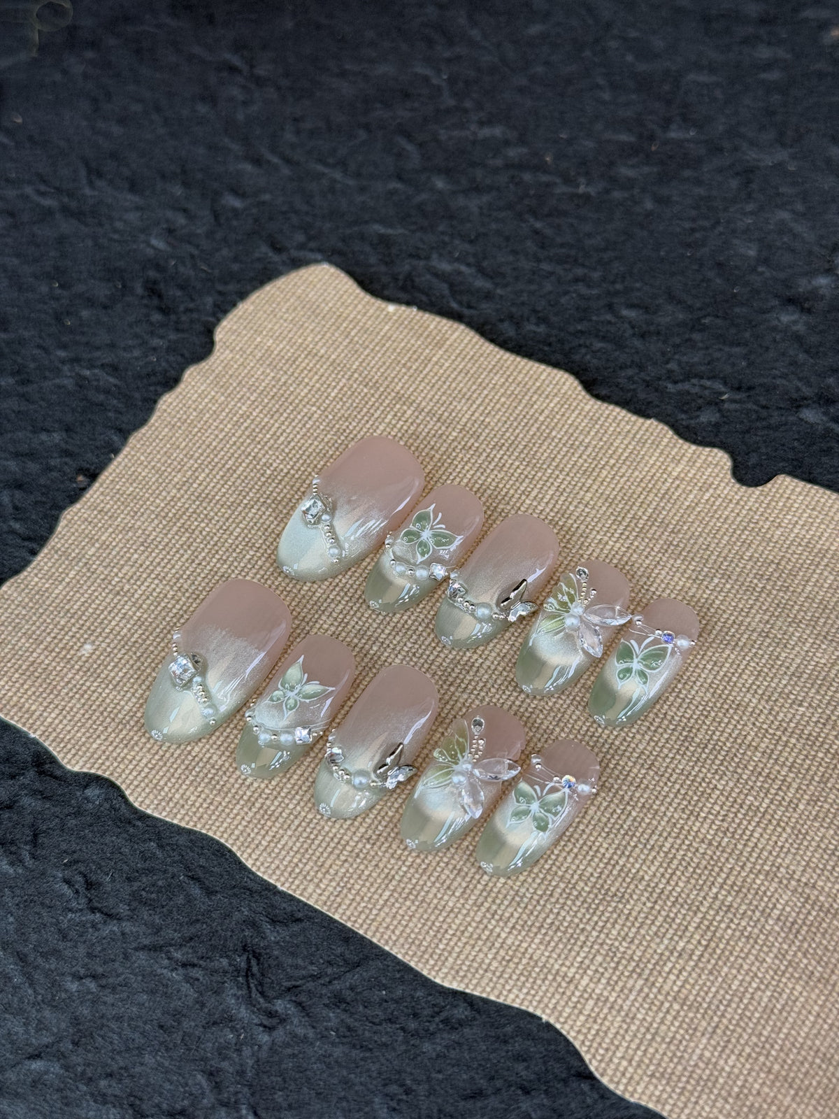 14 手作りネイルチップ